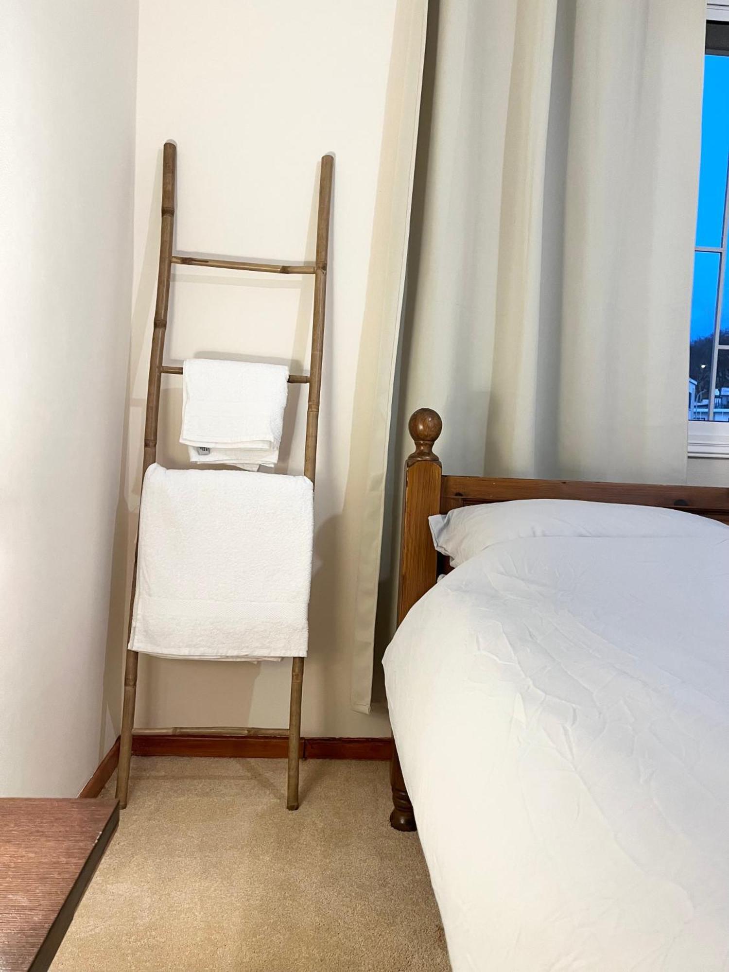 212 Apartment, A 2-Bedroom Escape Paphos Exteriör bild